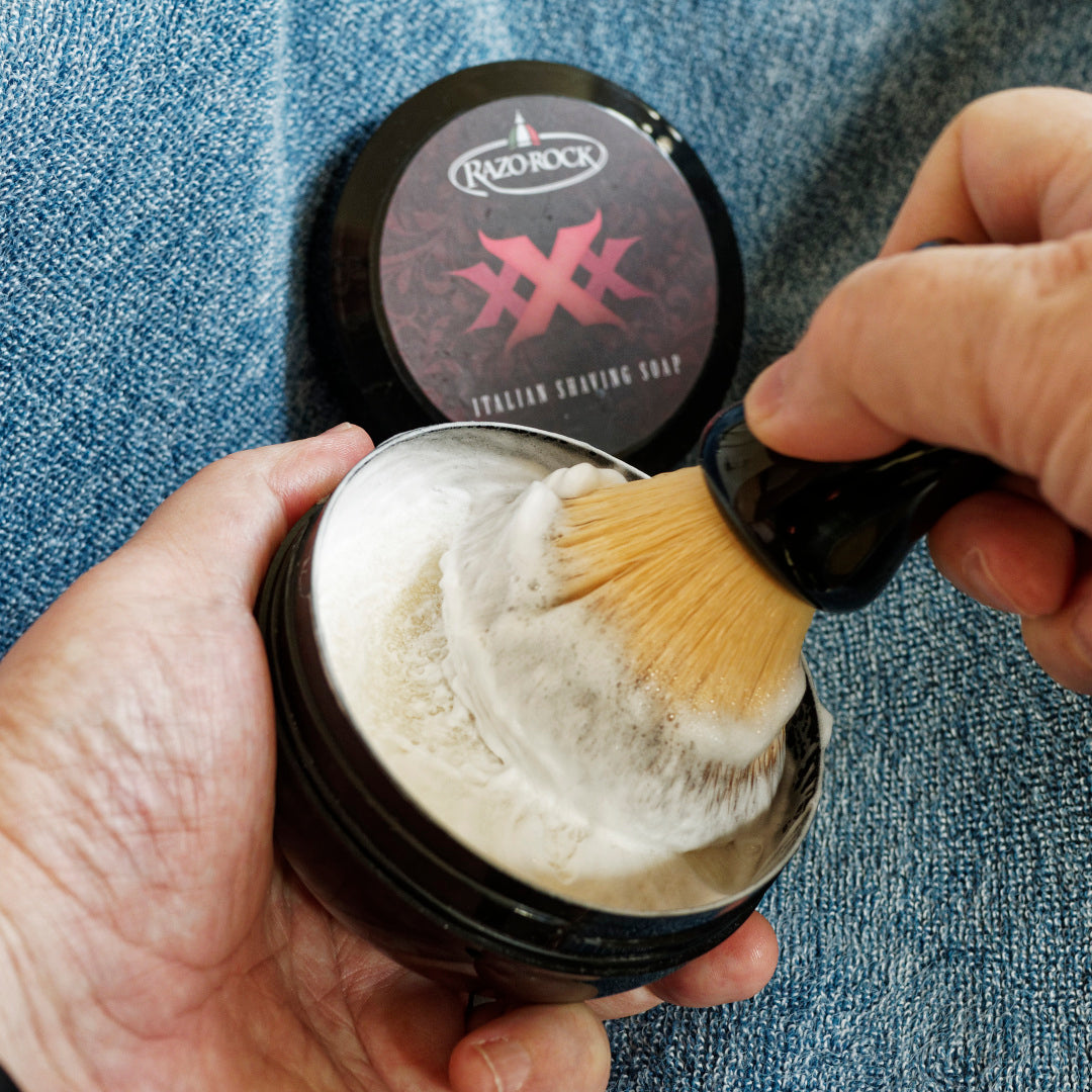 ¿Cómo se usa un jabón de afeitar?